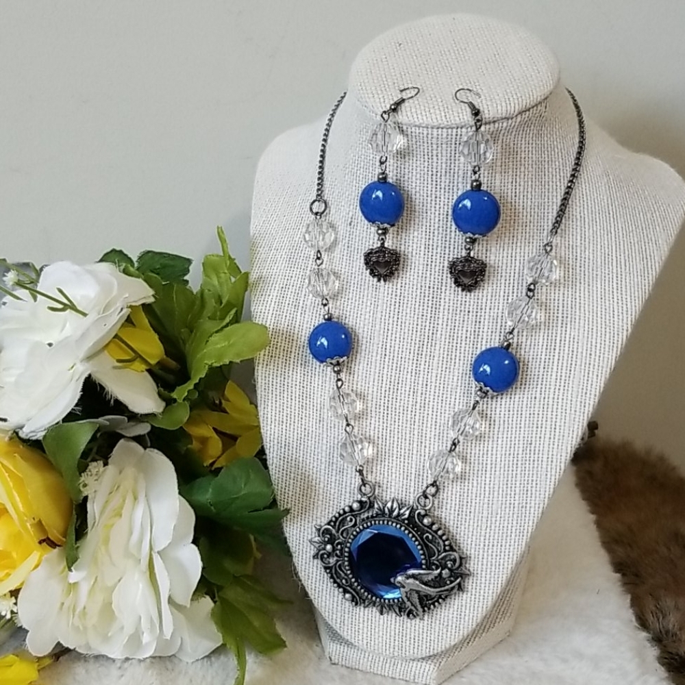 NWT Swallow Bird pendant necklace